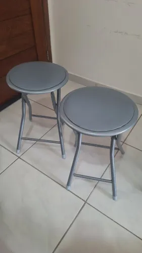 2 Banquetas em Aço Dobrável 45cm (Para conserto)