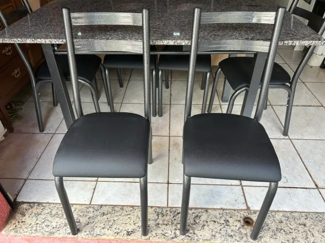 Jogo de mesa 6 cadeiras Entrego