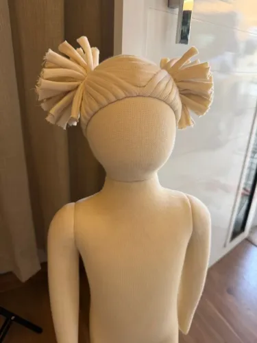 Manequim Infantil Feminino com Cabelo - Expositor de Loja