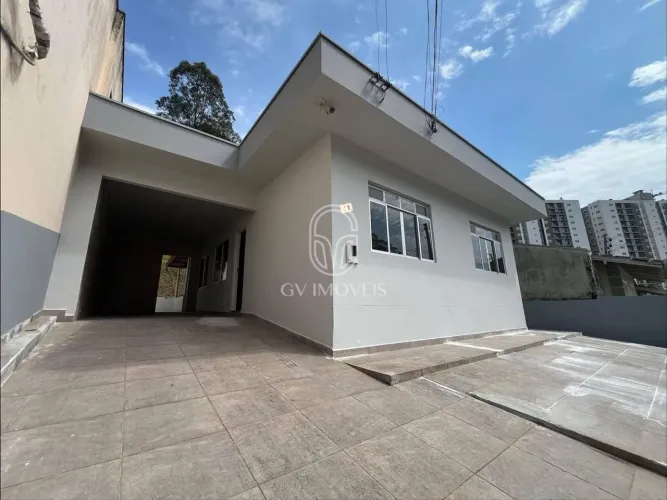 Casa para locação, 3 quartos sendo 1 suíte, 2 vagas de garagem, bairro Fazenda, Itajaí-SC