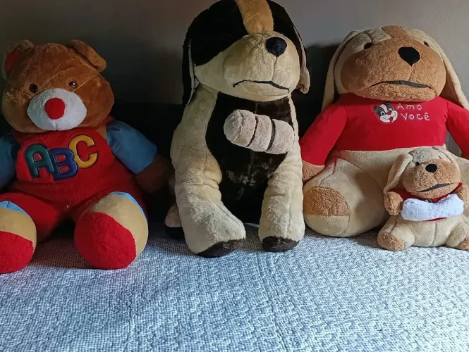 Pelúcias a venda 450 cada ou 1000 conjunto cada um tento quase 1 metro de altura