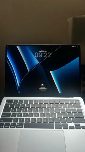 Macbook air M4 24gb RAM 512gb SSD