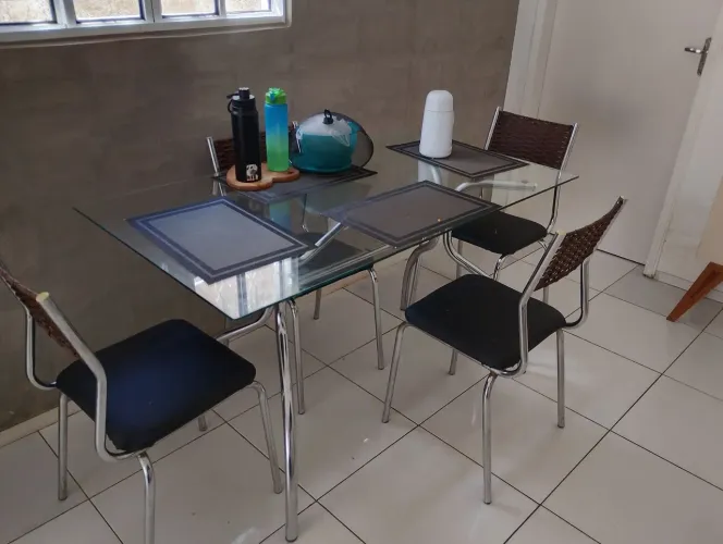 Mesa de jantar de vidro