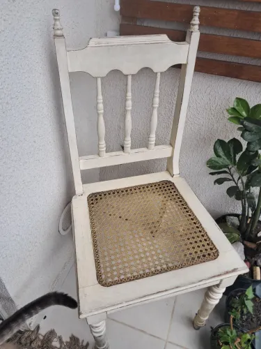 Cadeira Antiga Assento Original em Palhinha - Restaurada