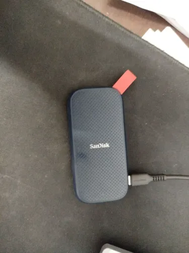SSD externo 1tb SanDisk apenas 3 horas de uso.