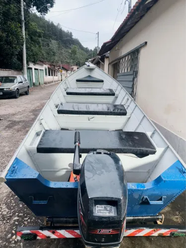 Barco de Alumínio com motor e carretinha