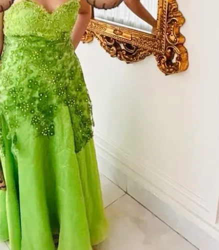 Vendo vestido verde novo.