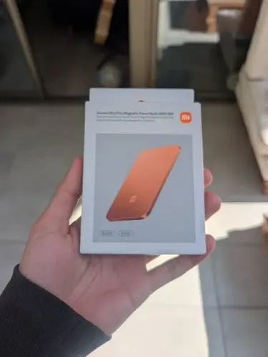 Xiaomi UltraThin Magnetic Power Bank 5000mAh.
