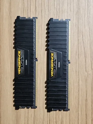 Corsair Vengeance - DDR4 16GB (2 x 8Gb)