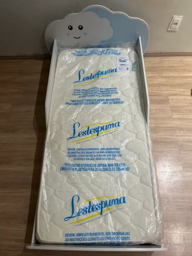 Mini cama nuvem, com colchão.