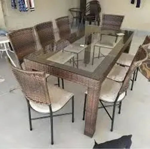 Conjunto de mesa com 8 cadeiras