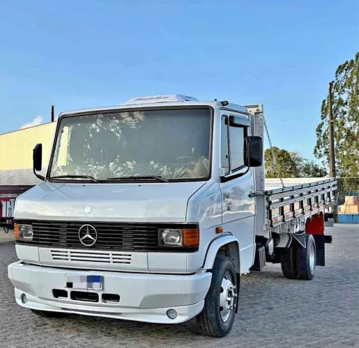 VENDE-SE 710 CARROCERIA