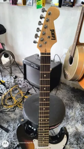 VENDO GUITARRA LAND STRATCASTER URGENTE