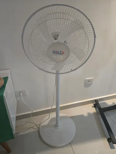 Ventilador de coluna da marca Delta