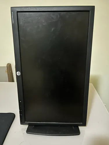 Monitor HP LA2206x 180 graus