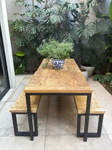 Mesa de jantar industrial madeira maciça + 2 bancos - estilo rústico moderno