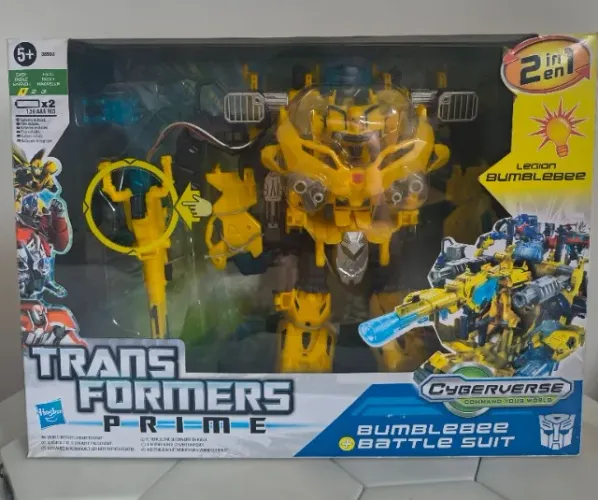 Transformers Prime Cyberverse : Bumblebee + Battle Suit lacrado, com luz , Hasbro