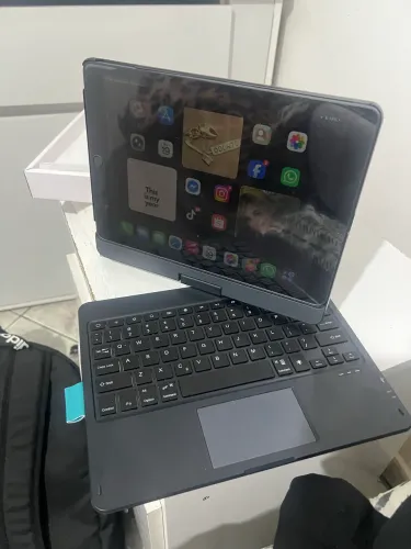 Capa Teclado Giratório WiWU Waltz para iPad 10.2? e 10.5? com Trackpad 