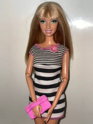 Boneca Barbie fashion Fever Summer mattel articulada 