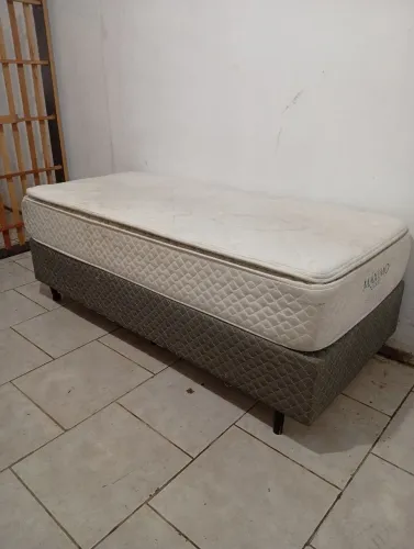 Cama solteiro bom estado