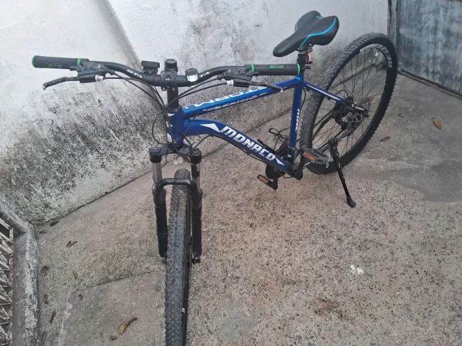 Troco ou vendo bicicleta aro 29 Mônaco em um iPhone 12 13 14