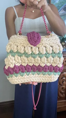 Bolsa em fio de malha