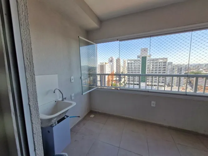 Apartamento Cobertura para locação com 57m², 1 dormitório e varanda na Vila Romana