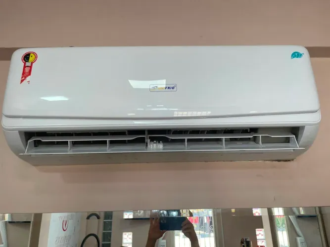 Ar 18000 btus! Semi novo. 1100 reais