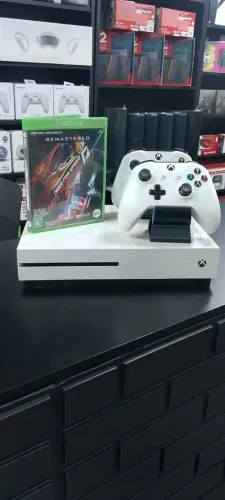 One s 500 gb 2 controles sem fio 1 jogo