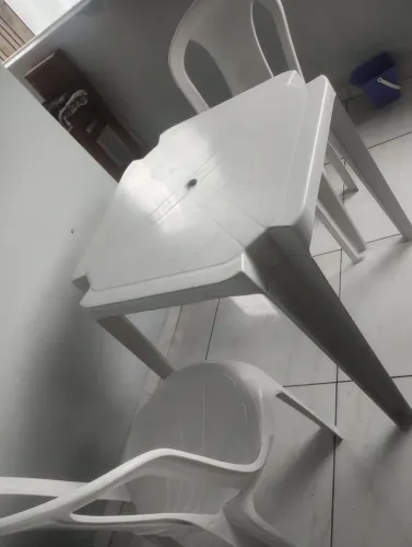 Cadeira e mesas.plasticas