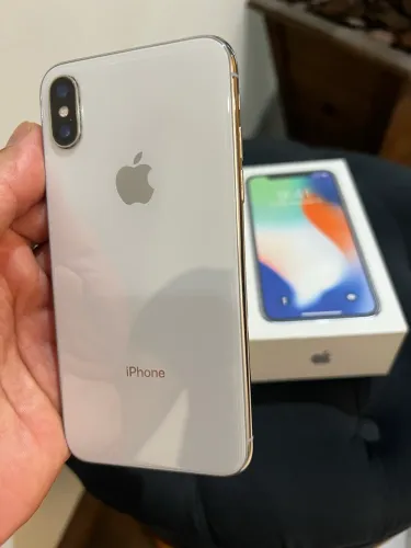 iPhone X 64gb branco semi novo ( com pequena mancha na tela )