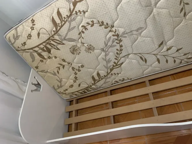 Cama e colchão solteiro