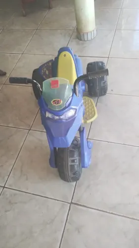Moto elétrica infantil
