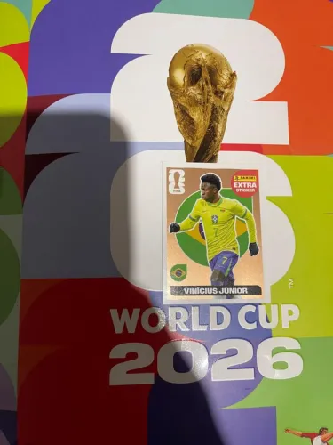 Figurinha extra sticker Vinícius Junior de ouro 
