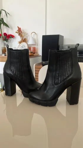 Bota Arezzo salto alto grosso 