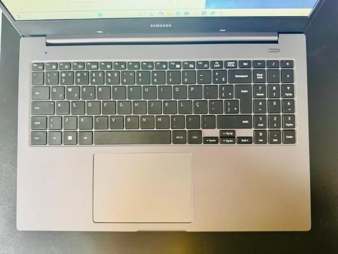 Notebook Samsung Book NP550XDA - i5, SSD 256 GB NVMe