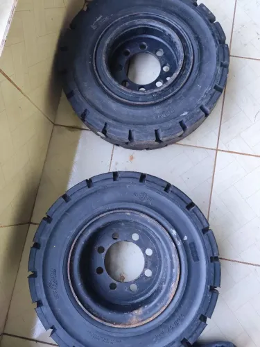 Vendo pneus para empilhadeira