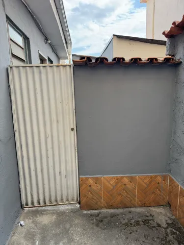 Barracão fundos 1qtos p 1pessoa