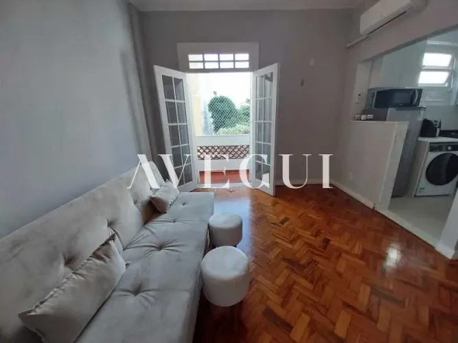 Apartamento Mobiliado em Laranjeiras com Vista Verde e ao Lado do Parque Guinle