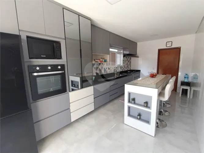 Casa dos Sonhos à Venda em Condomínio - Moderna, sofisticada e pronta para morar!