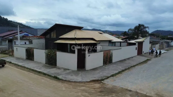 Casa residencial com 3 quartos (1 suíte) em Tubarão/SC 2 vagas