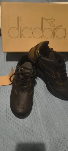 Chuteira Diadora 37 nova nunca usada