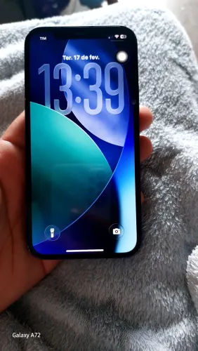 IPhone 12 todo bom sem nada para fazer tela sem trincos e nem quebrada 
