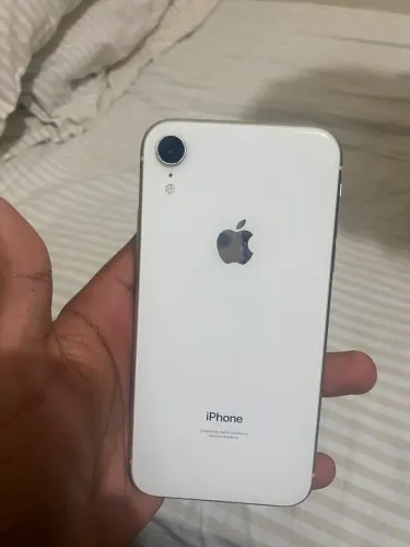 iPhone XR branco 64gb
