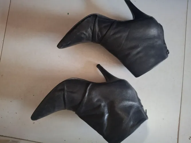 Bota feminina AREZO 290 reais *