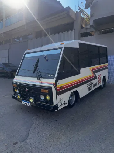 Volkswagen Kombi Standard/ Luxo/ Serie Prata 1981