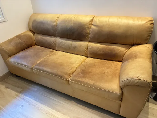 Sofá couro legítimo 3 lugares