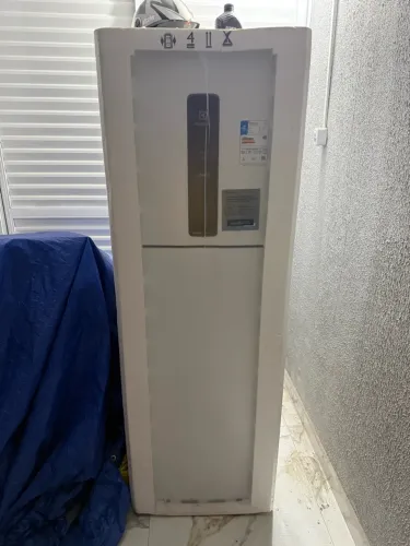 Geladeira Electrolux Nova Lacrada 410L