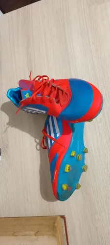 Vende-se chuteira adidas f-30 modelo f-50 tamanho 39