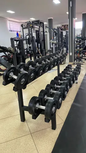 Dumbells Injetados com Pegada Recartilhada 12kg a 30kg + Expositor
